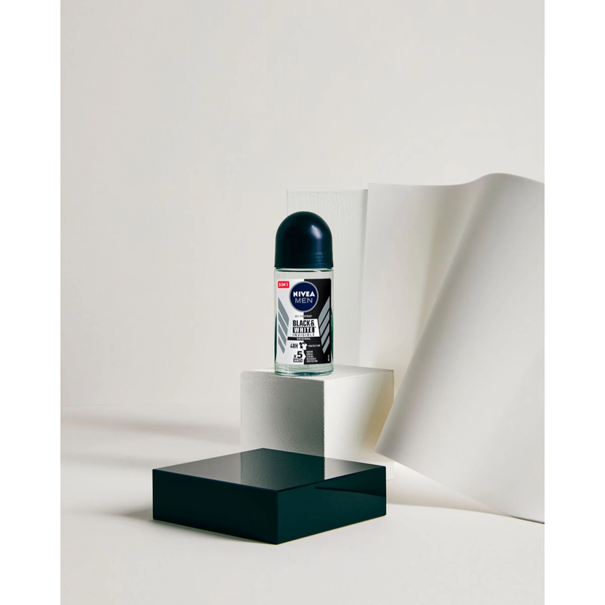Desodorante Roll-On Black & White Invisible Nivea Men 50Ml