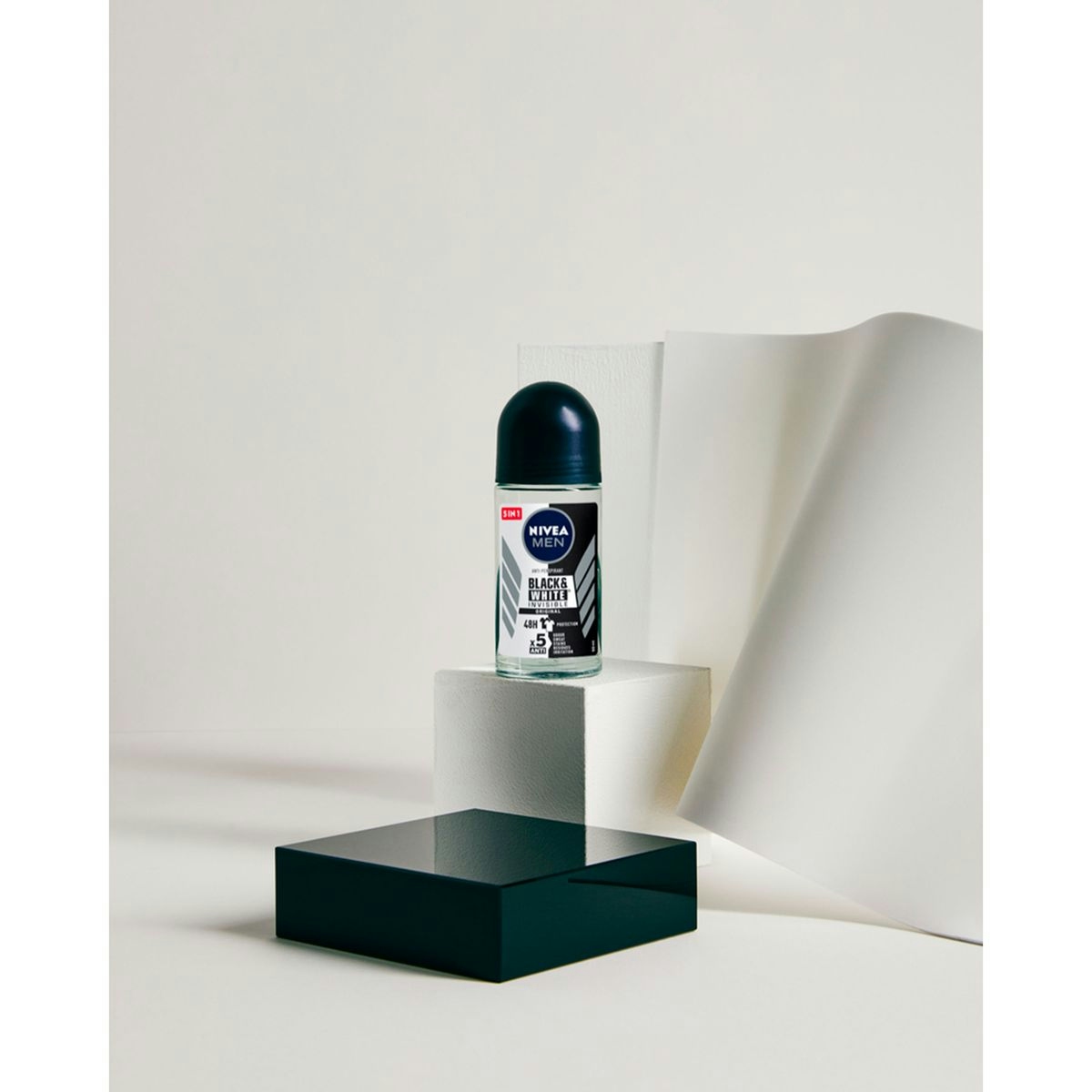 Men desodorante invisible NIVEA for black & white roll on 50 ml