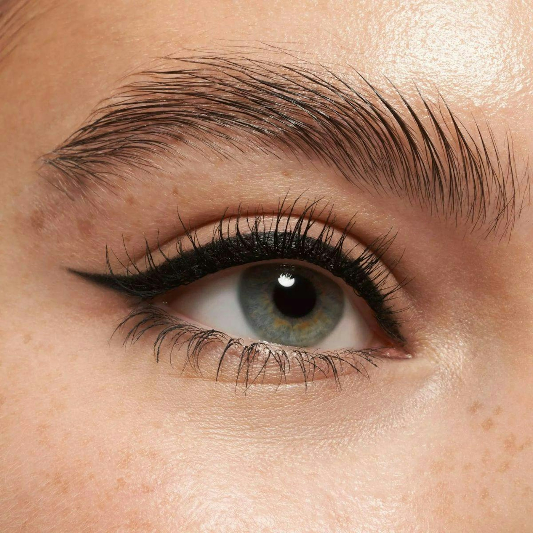Lápiz De Ojos Kajal Essence